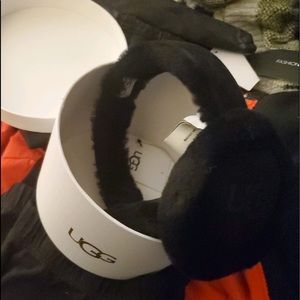 Brand: UGG, Size:Adult One Size fits most, Color:Black